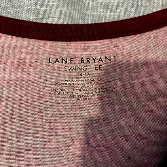 Lane Bryant red floral Notch-Neck High-Low Subtle Swing Tee size 14/16 - Picture 4 of 5